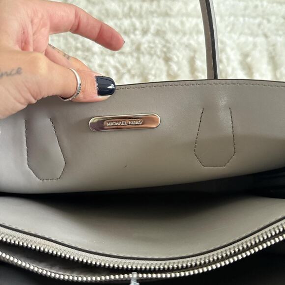 Micheal kors bag leather - Picture 7 of 8